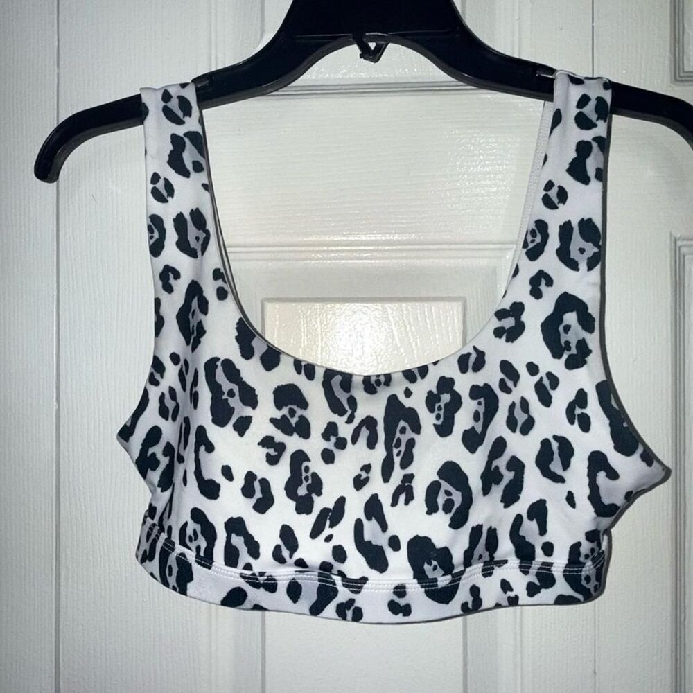 Fabletics Women's Black and White Crop-top